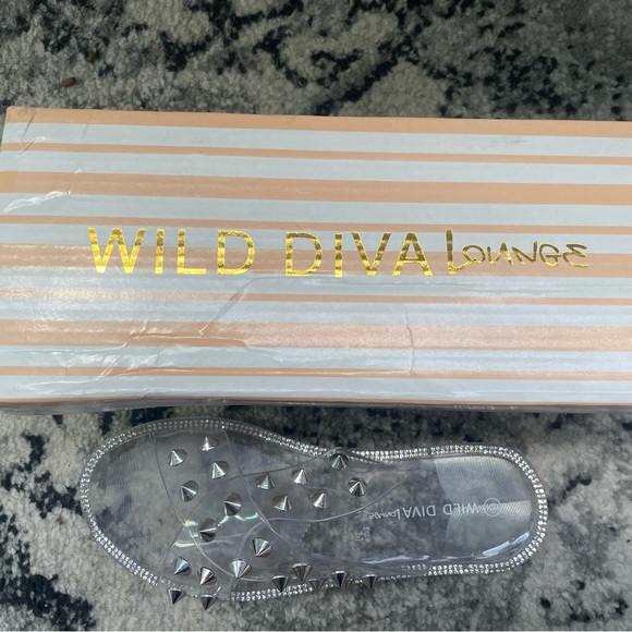 Wild diva lounge sandal, size 6 brand new in box with label - Picture 2 of 4
